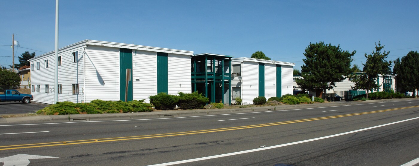 Cardinal Village in Salem, OR - Foto de edificio