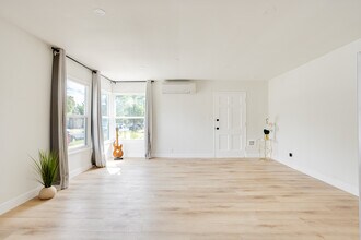 617 N Rosemary Ln, Unit 617 in Burbank, CA - Foto de edificio - Building Photo