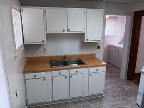 12 Monroe Ave in Newark, OH - Building Photo - Building Photo