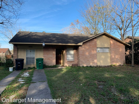 5818 Melanite in Houston, TX - Building Photo