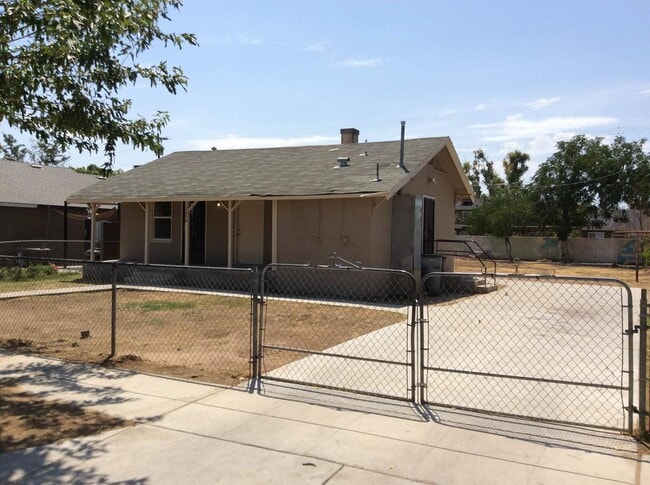 2266 S Eunice Ave in Fresno, CA - Building Photo - Building Photo