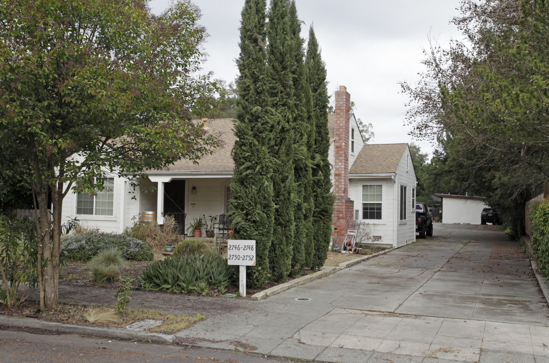 2744 Pine St in Napa, CA - Foto de edificio