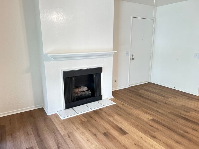 property at 4305 Golden Oaks Ln