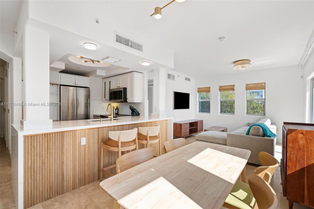 1040 10th St in Miami Beach, FL - Building Photo