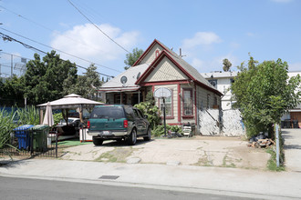 1057 Dewey Ave in Los Angeles, CA - Building Photo - Building Photo