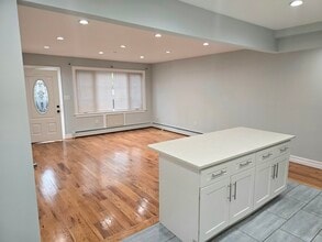 11714 197th St, Unit 1 in Saint Albans, NY - Building Photo - Building Photo