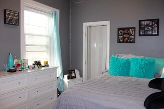 461 Park Dr, Unit 5 in Boston, MA - Foto de edificio - Building Photo