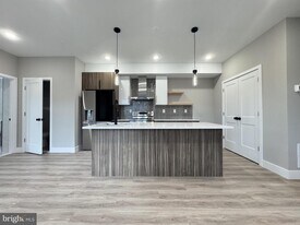 646 W Huntingdon St in Philadelphia, PA - Building Photo