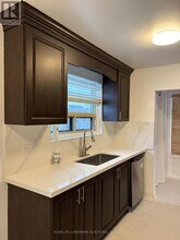 1233 Fairdale Dr in Mississauga, ON - Building Photo - Building Photo