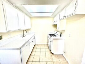 590 W 24th St in Los Angeles, CA - Building Photo