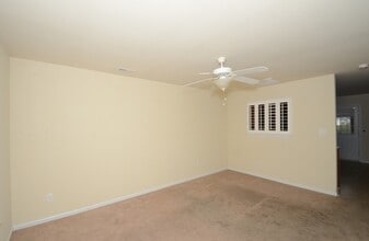 406 Caldwell Loop in Jacksonville, NC - Foto de edificio - Building Photo