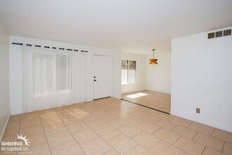 4338 Caliente St in Las Vegas, NV - Building Photo - Building Photo