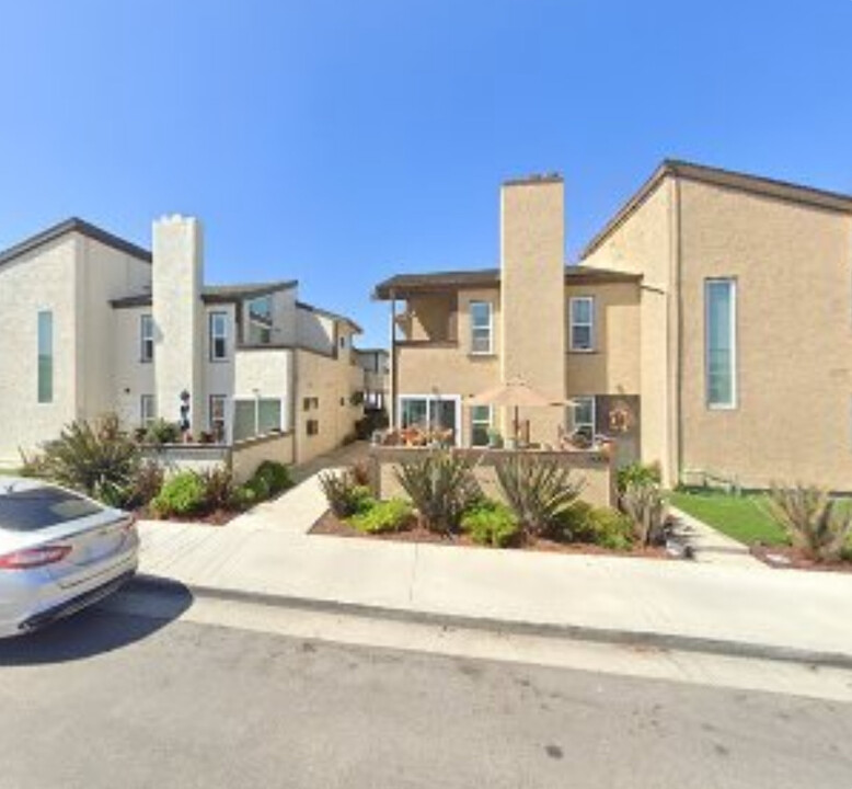 16871 Green Ln, Unit 2 in Huntington Beach, CA - Building Photo