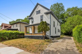 1007 Sherman St SE in Grand Rapids, MI - Building Photo - Building Photo