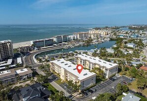 995 La Guna Dr in Venice, FL - Building Photo