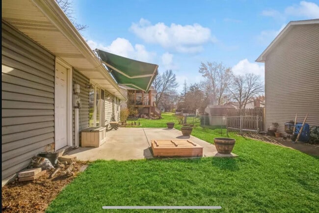 923 Jeffery Ct in Schaumburg, IL - Building Photo - Building Photo