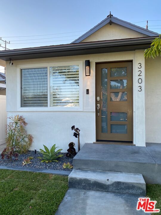 3203 W Chandler Blvd in Burbank, CA - Building Photo - Building Photo