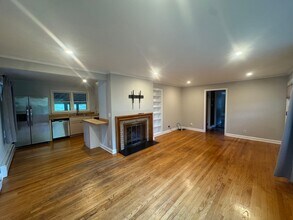 24 Henderson Rd in Williamstown, MA - Building Photo - Building Photo