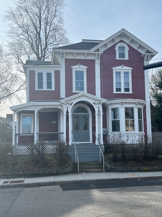 20 Tilley St in New London, CT - Building Photo