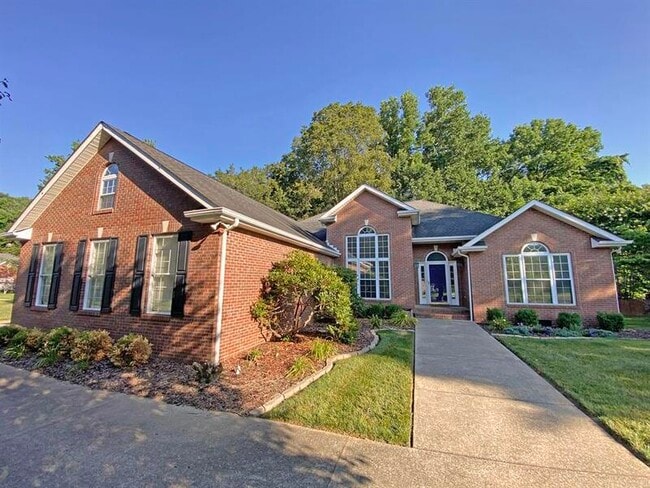 property at 2575 Village Ct