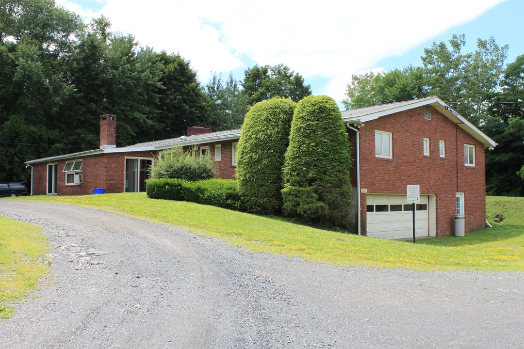 2172 Route 44 55 in Gardiner, NY - Foto de edificio