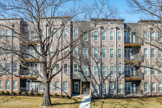 Vanguard in Cincinnati, OH - Foto de edificio - Building Photo