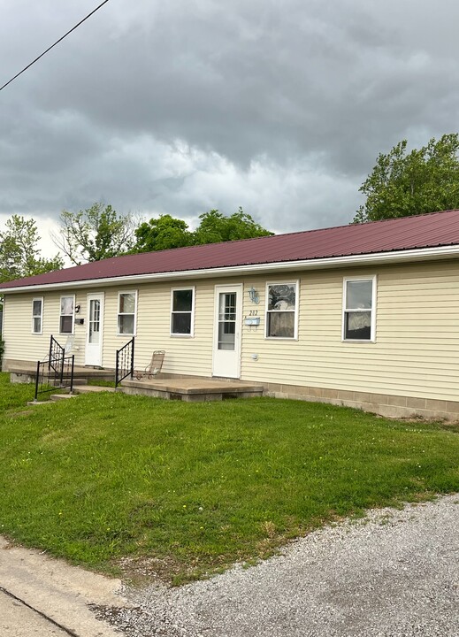202 W State St in Harrisburg, IL - Building Photo