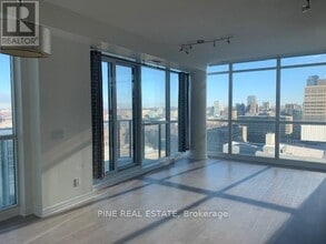 770 Bay St. in Toronto, ON - Building Photo - Building Photo