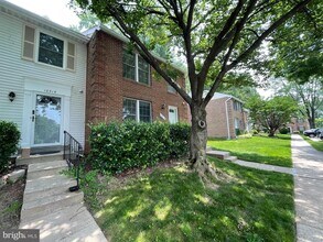 10317 Granite Creek Ln in Oakton, VA - Building Photo - Building Photo