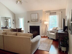 121 Rothbury Dr in Whispering Pines, NC - Foto de edificio - Building Photo