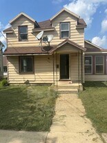 608 E Empire St in Freeport, IL - Building Photo