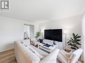 20 B Valley Rd in St Catharines, ON - Building Photo - Building Photo