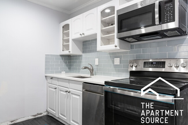 property at 2215 W Wellington Ave