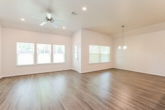 17686 Cedar Crst Dr in Conroe, TX - Building Photo - Building Photo