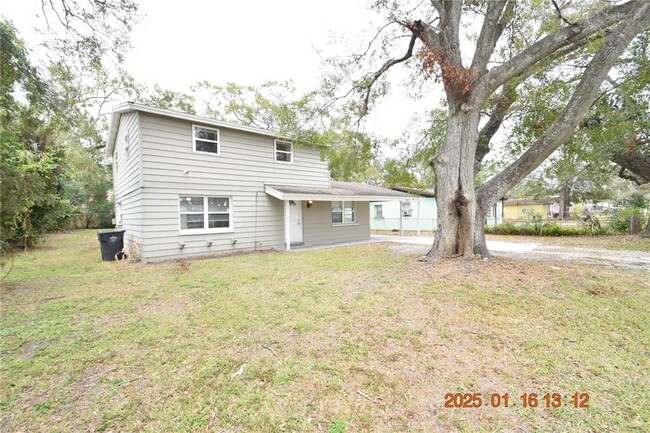 10110 Alambra Ave in Tampa, FL - Building Photo - Building Photo