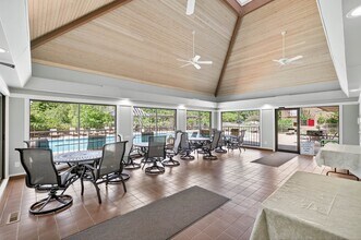 Oak Pointe Apartments in Bloomington, MN - Building Photo - Building Photo