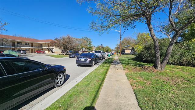 1015 S Welch St in Denton, TX - Foto de edificio - Building Photo