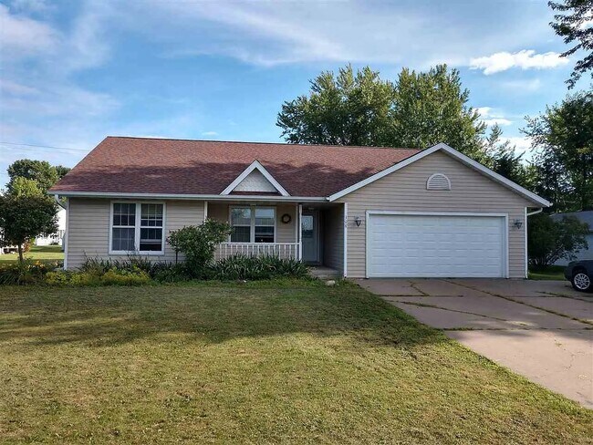 308 W Elm St in Abbotsford, WI - Building Photo - Building Photo