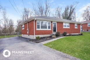 8808 Fernview Dr in Louisville, KY - Building Photo