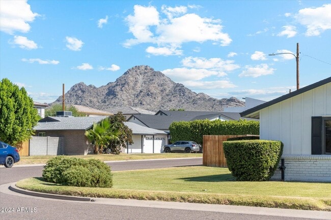 1455 E Tuckey Ln in Phoenix, AZ - Building Photo - Building Photo