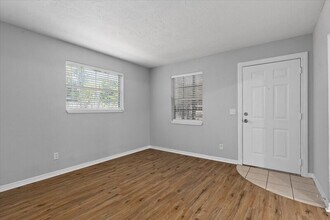 10588 Airport Terrace Dr in Jacksonville, FL - Building Photo - Building Photo