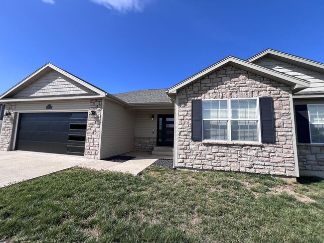 112 Greythorn Ct in St. Robert, MO - Building Photo - Building Photo