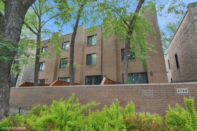 property at 3759 N Kenmore Ave