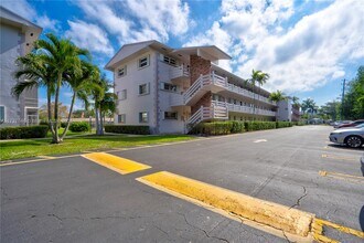 700 Layne Blvd in Hallandale Beach, FL - Building Photo - Building Photo