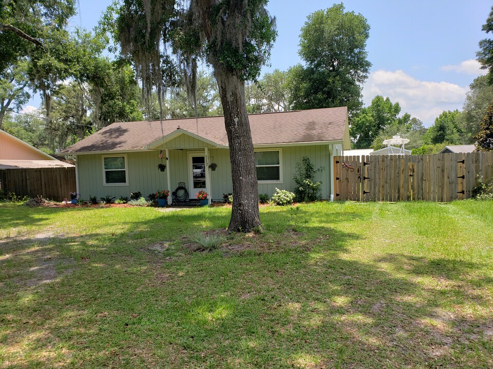 117 Eliam Rd in Melrose, FL - Building Photo