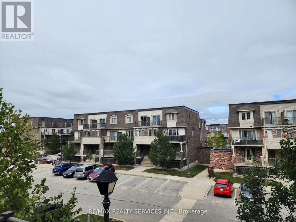 237 Rachel Crescent in Kitchener, ON - Building Photo