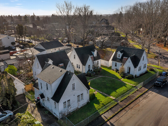 1900 Laurel Ave NE in Salem, OR - Building Photo - Building Photo