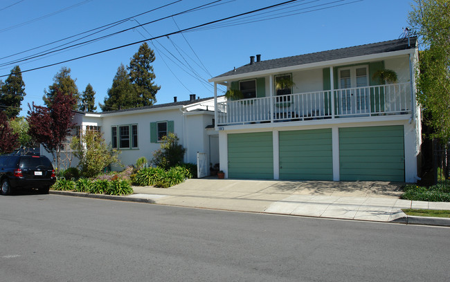 144 Victoria Rd in Burlingame, CA - Foto de edificio - Building Photo