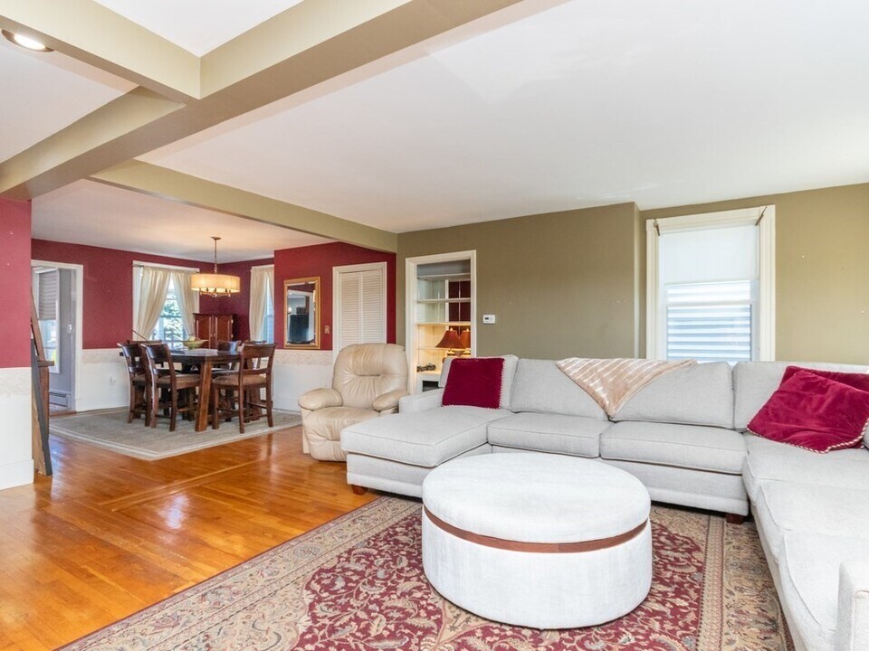 552 E 7th St, Unit 2 in Boston, MA - Building Photo