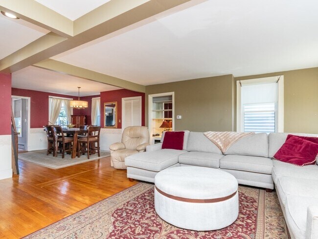 552 E 7th St, Unit 2